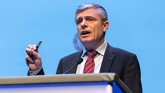 Edouard Battegay, en su intervención en HIV Glasgow. Créditos de la imagen: HIV Drug Therapy Glasgow 2016